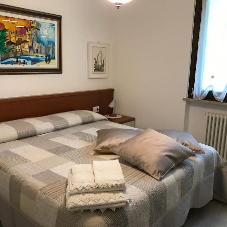 Casa Mary Due - Trilocale Con Giardino Privato A Due Passi Dal Lago シルミオーネ エクステリア 写真