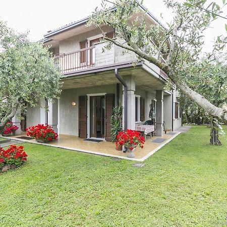 Casa Mary Due - Trilocale Con Giardino Privato A Due Passi Dal Lago シルミオーネ エクステリア 写真