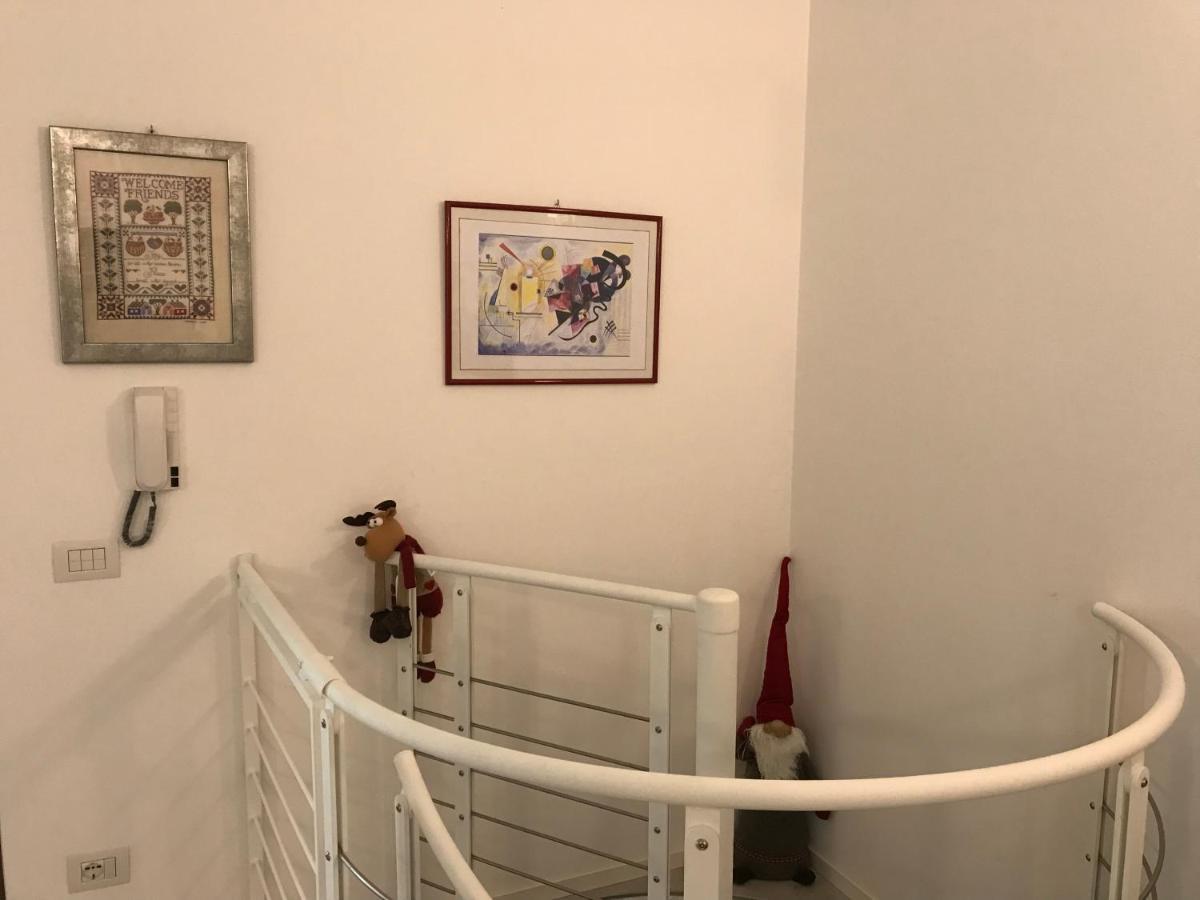 Casa Mary Due - Trilocale Con Giardino Privato A Due Passi Dal Lago シルミオーネ エクステリア 写真