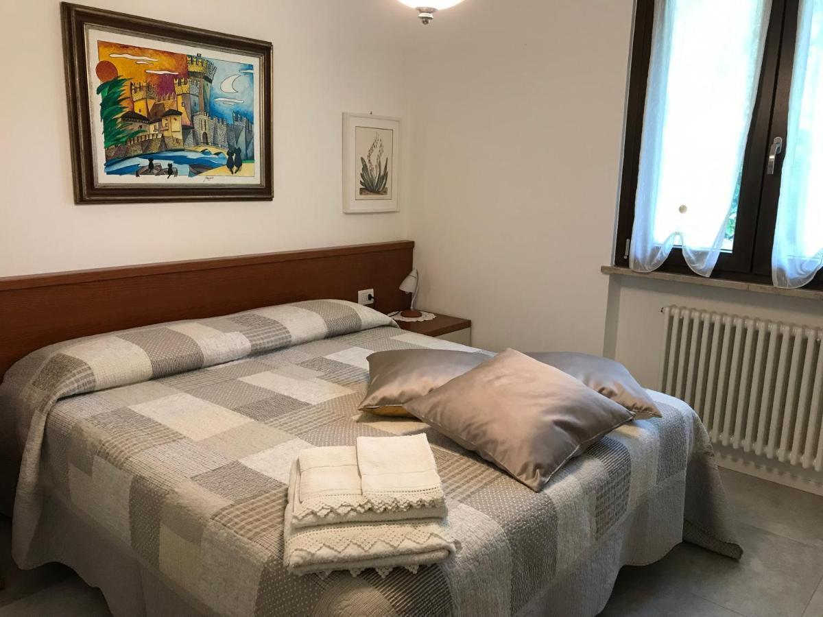 Casa Mary Due - Trilocale Con Giardino Privato A Due Passi Dal Lago シルミオーネ エクステリア 写真