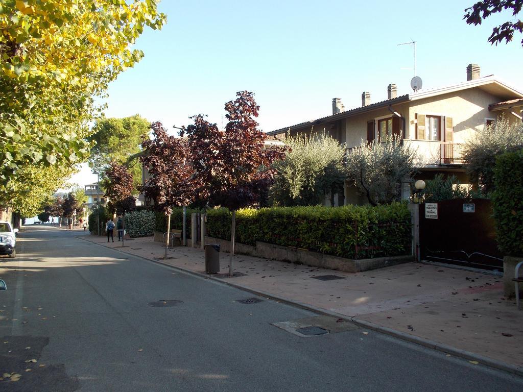Casa Mary Due - Trilocale Con Giardino Privato A Due Passi Dal Lago シルミオーネ エクステリア 写真