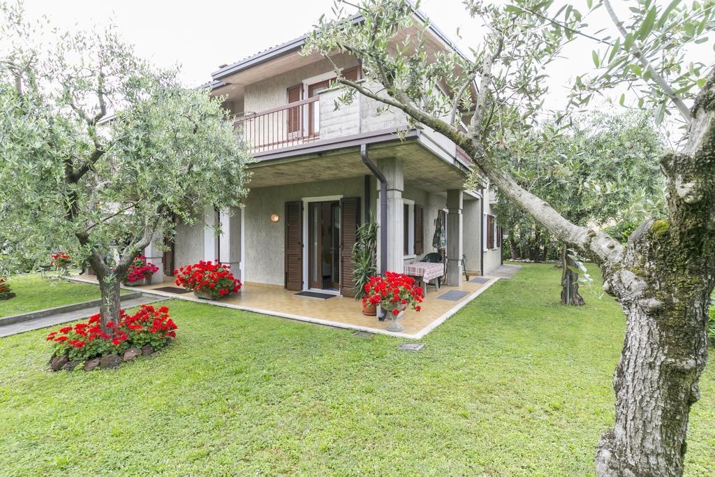 Casa Mary Due - Trilocale Con Giardino Privato A Due Passi Dal Lago シルミオーネ エクステリア 写真