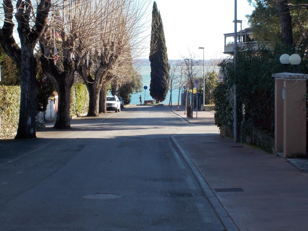 Casa Mary Due - Trilocale Con Giardino Privato A Due Passi Dal Lago シルミオーネ エクステリア 写真