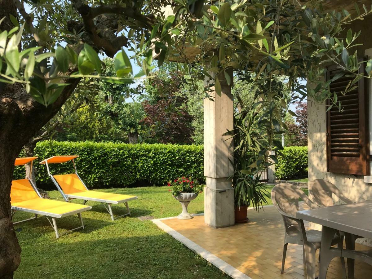 Casa Mary Due - Trilocale Con Giardino Privato A Due Passi Dal Lago シルミオーネ エクステリア 写真