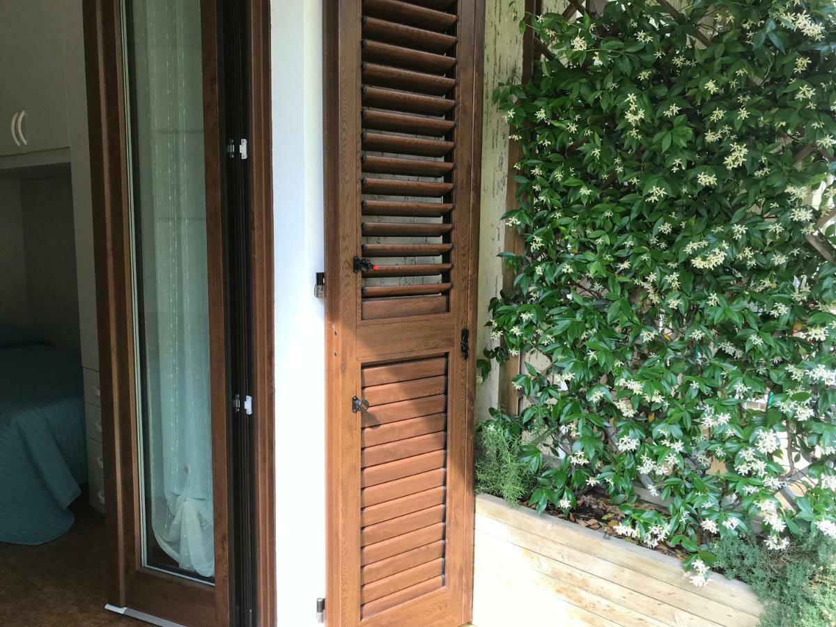 Casa Mary Due - Trilocale Con Giardino Privato A Due Passi Dal Lago シルミオーネ エクステリア 写真