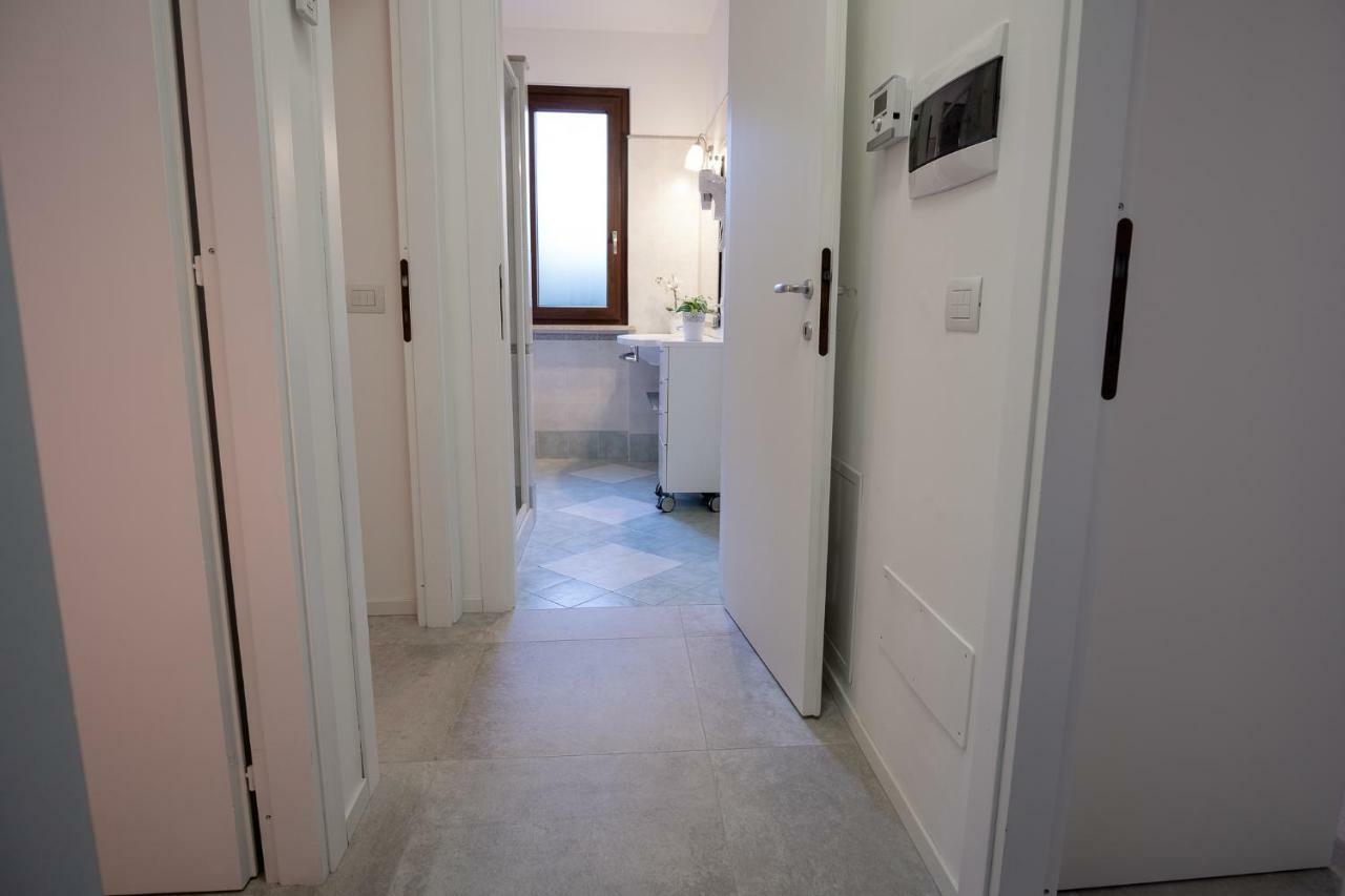 Casa Mary Due - Trilocale Con Giardino Privato A Due Passi Dal Lago シルミオーネ エクステリア 写真